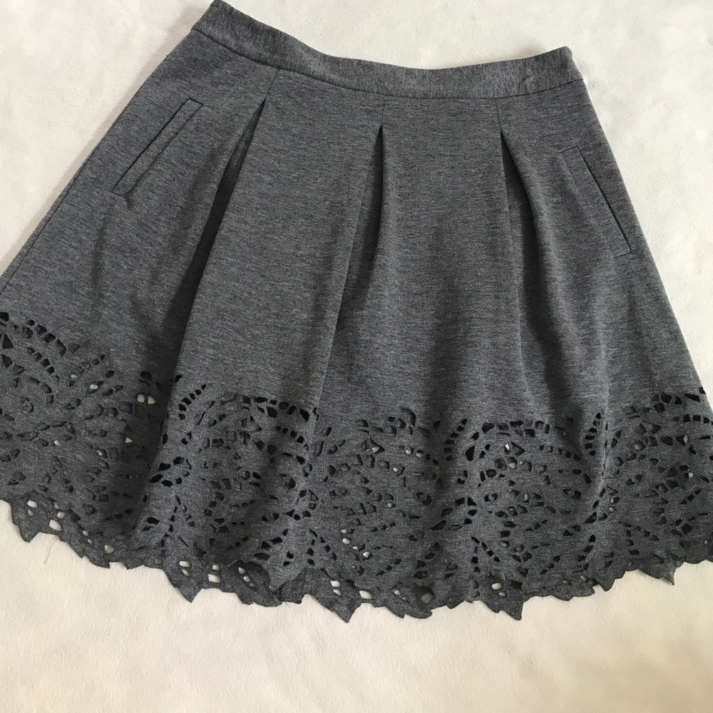 BCBGMaxAzria Gray Eyelet Lace Bottom Pocket Skirt